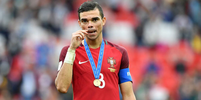 Chốt chặn đặc biệt của hàng thủ Selecao châu Âu - trung về Pepe