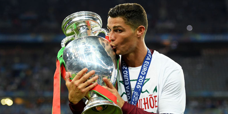 Ronaldo - top 5 cầu thủ xuất sắc nhất bóng đá Bồ Đào Nha đương đại